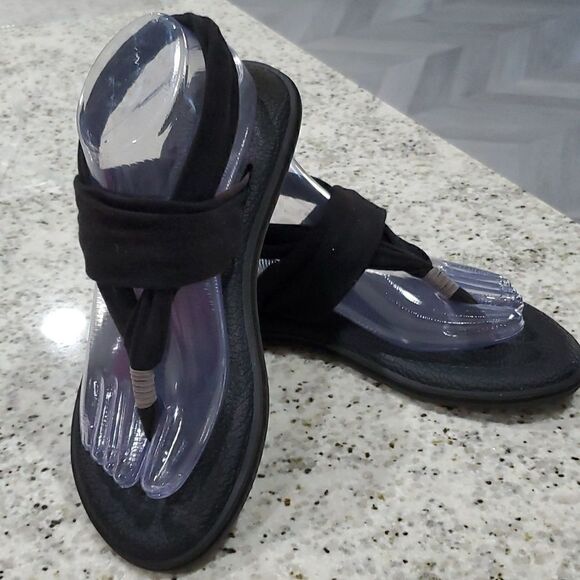 Sanuk womans black sandals,  size 7 - Picture 1 of 7